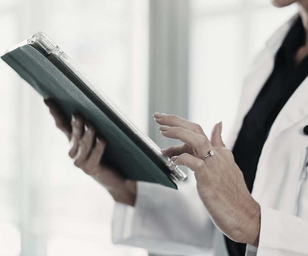 Modelo estruturado de laudo com terminologia padronizada